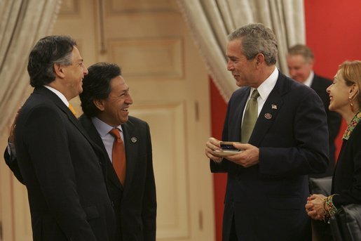 President George W. Bush meets with President Alejandro Toledo of Peru