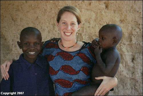 RPCV Jessy Wilt helps bring textbooks to Niger